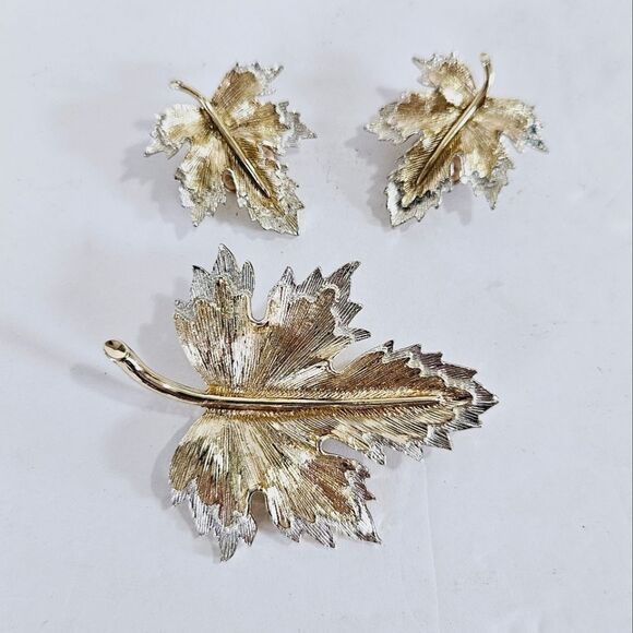 Sarah Coventry Signed Demi Parure Nature’s Choice Maple Leaf Brooch Earring Set - Picture 1 of 9